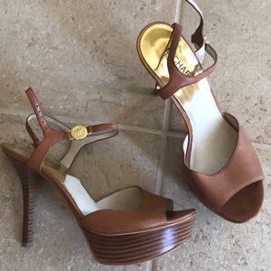 Great condition Michael Kors heels